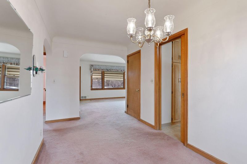 1443 Wynne Ave, Saint Paul, MN 55108