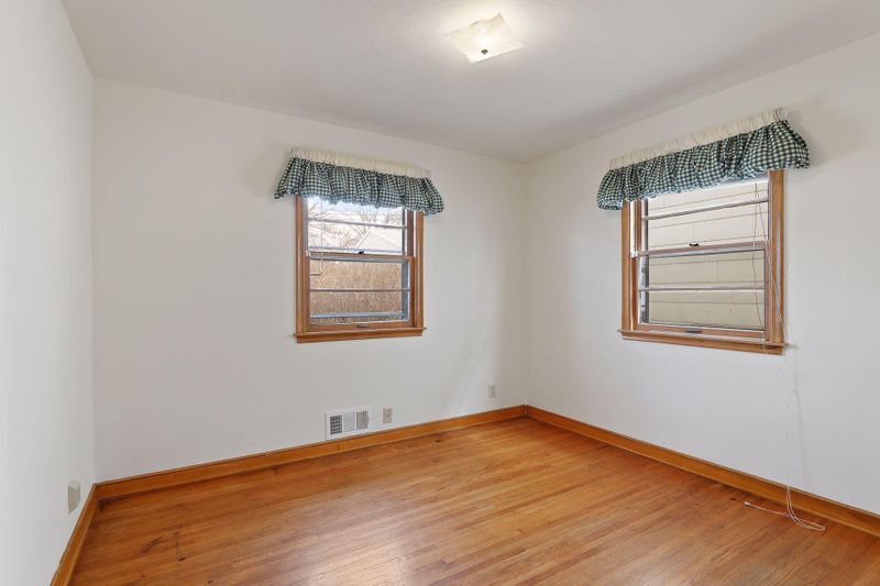 1443 Wynne Ave, Saint Paul, MN 55108
