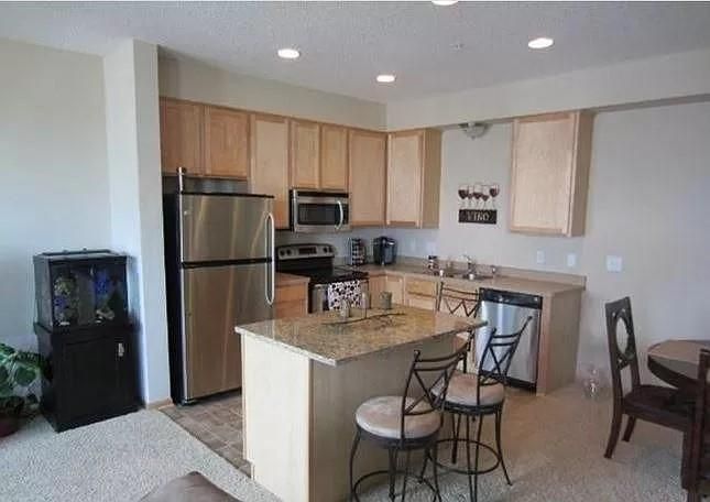 11692 84th Ave N #403, Maple Grove, MN 55369