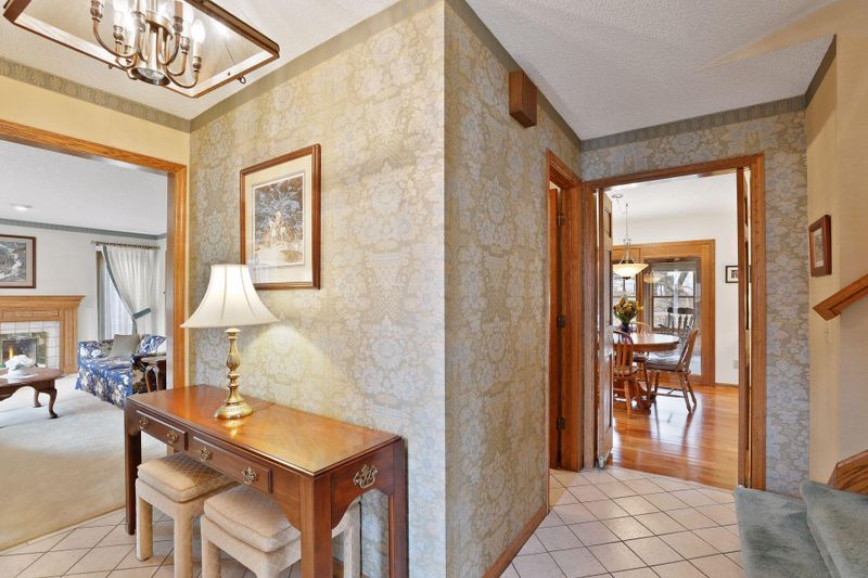 1518 Dawn Cir, Arden Hills, MN 55112