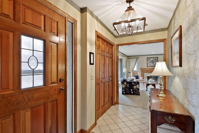 1518 Dawn Cir, Arden Hills, MN 55112