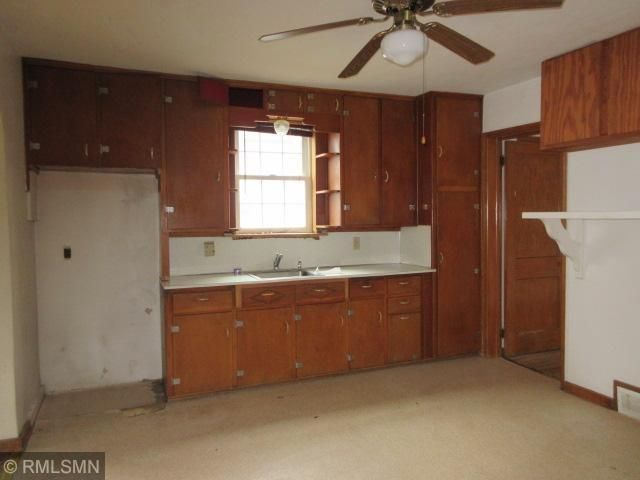221 Colfax Ave NE, Hector, MN 55342