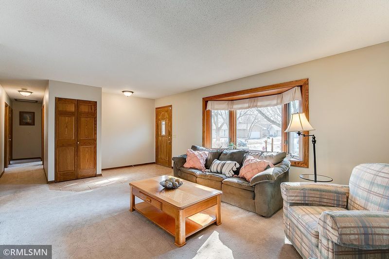 1508 E 131st St, Burnsville, MN 55337
