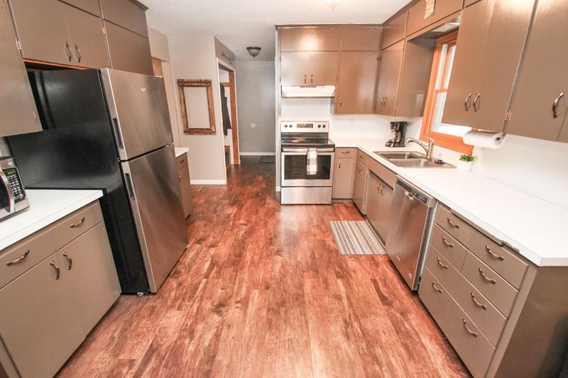 18 5th St NW, Melrose, MN 56352
