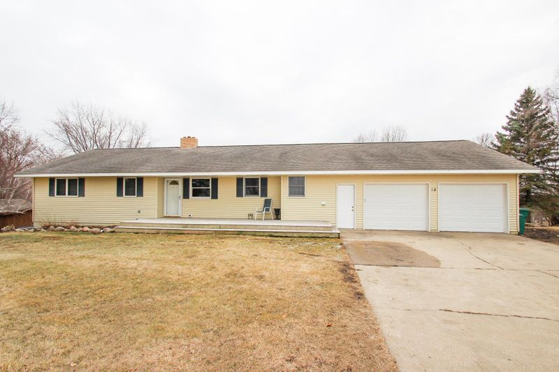 18 5th St NW, Melrose, MN 56352