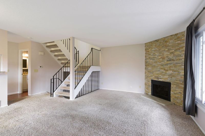 7433 Landau Dr, Bloomington, MN 55438