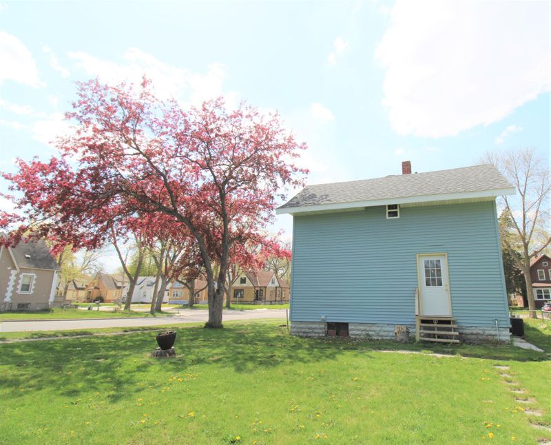 423 Charlotte St SE, Willmar, MN 56201