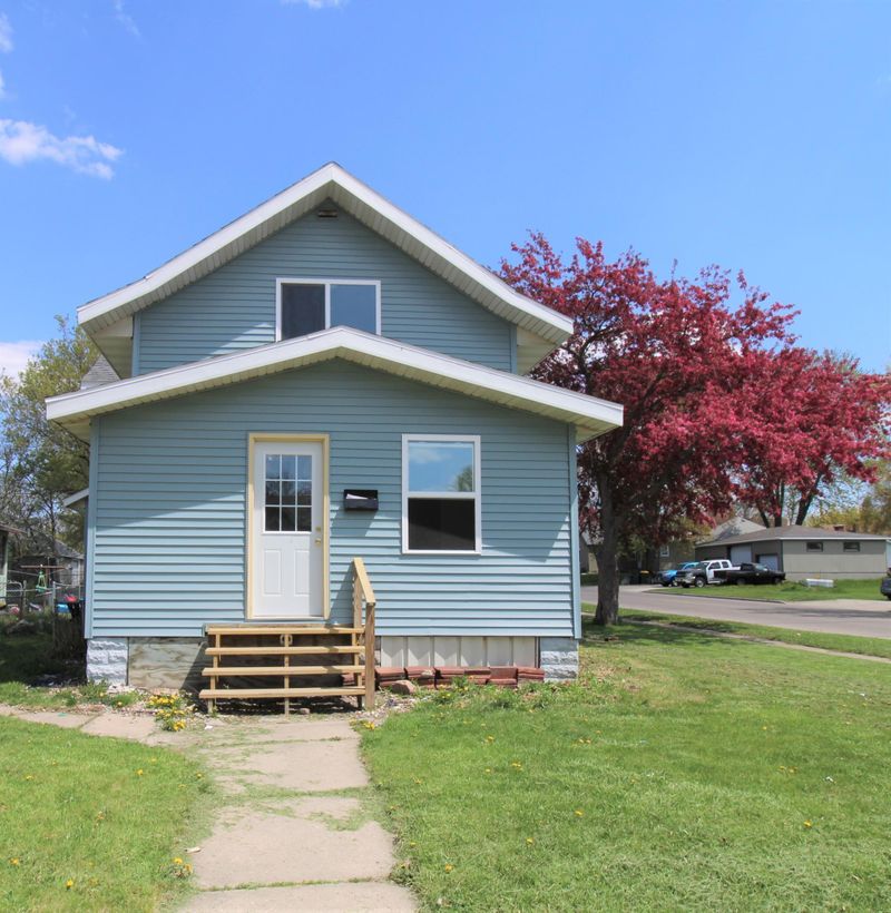 423 Charlotte St SE, Willmar, MN 56201