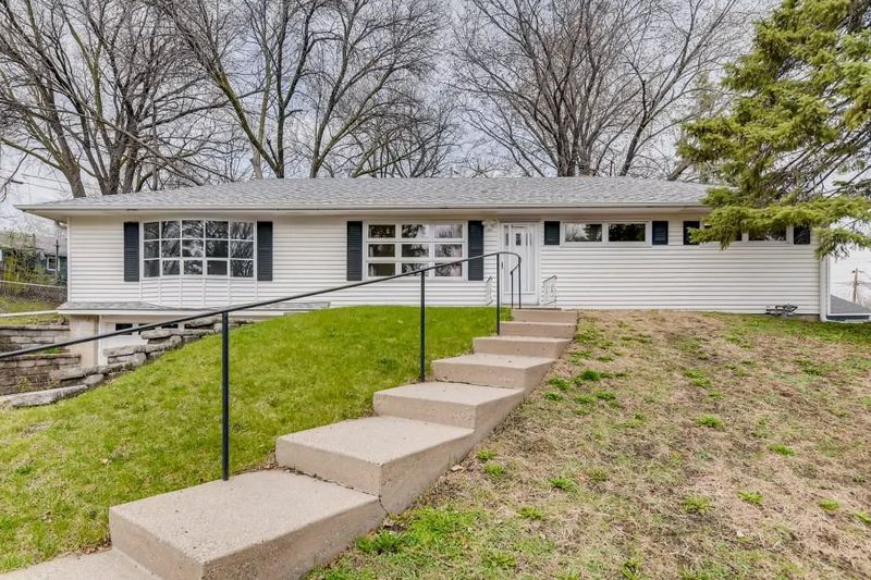 1799 Rose Pl, Roseville, MN 55113