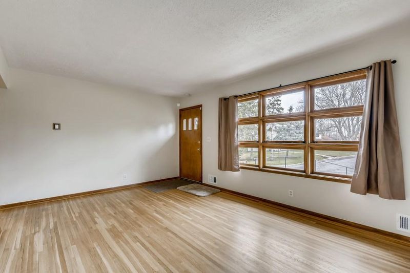 1799 Rose Pl, Roseville, MN 55113
