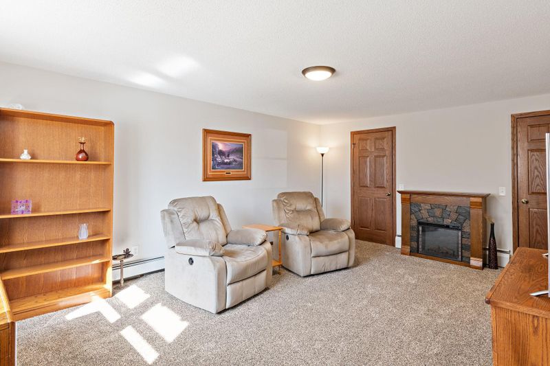 5222 Drummond Rd, Mound, MN 55364