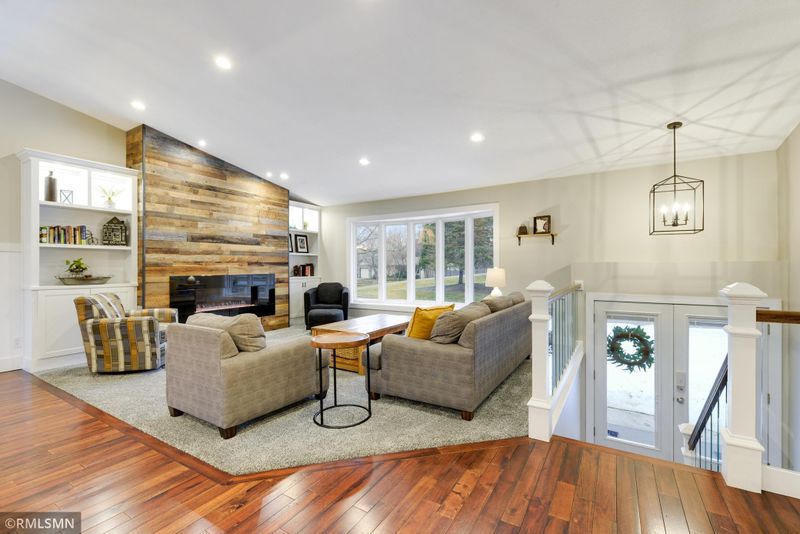 2189 Kings Ter, Woodbury, MN 55125