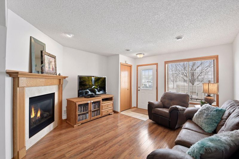 1533 Prosperity Ln, Waconia, MN 55387