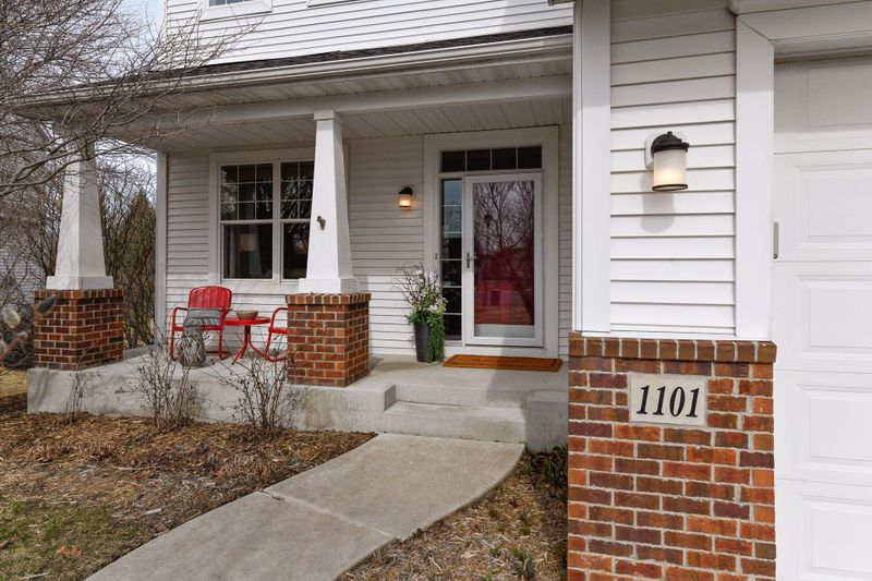 1101 Grove Cir, Victoria, MN 55386