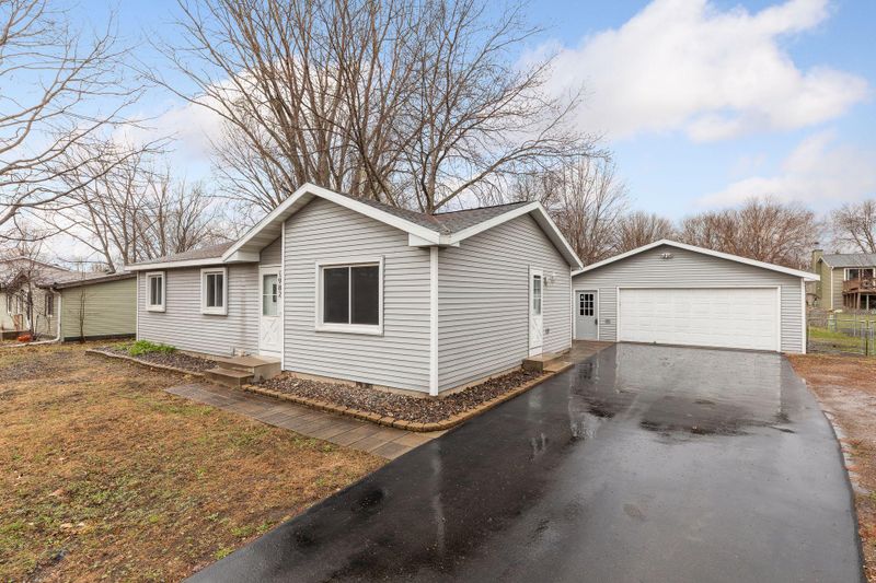 1982 Cardinal Dr, Hugo, MN 55038