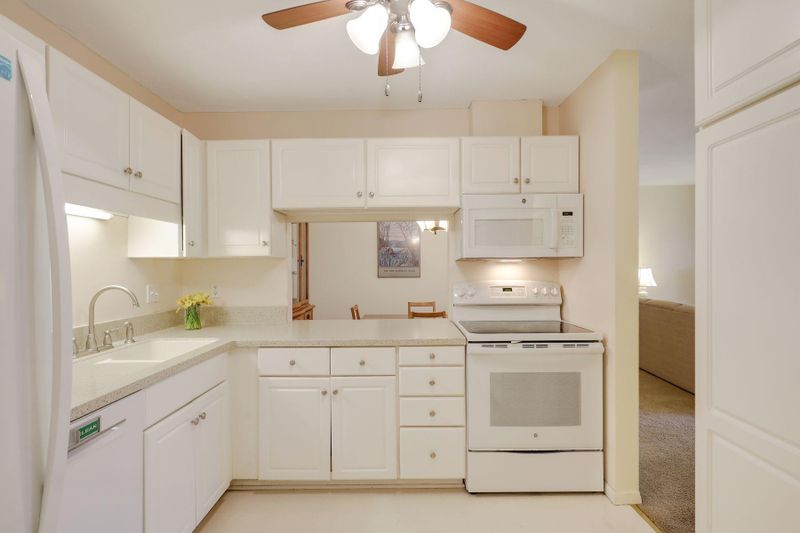 7510 Cahill Rd #218B, Edina, MN 55439