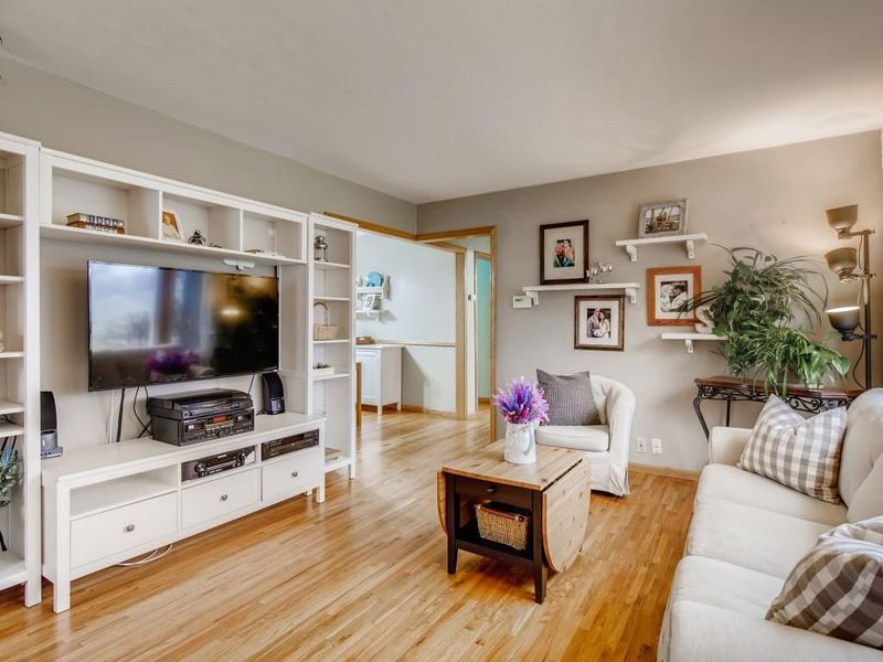 1337 Park Rd, Bloomington, MN 55425