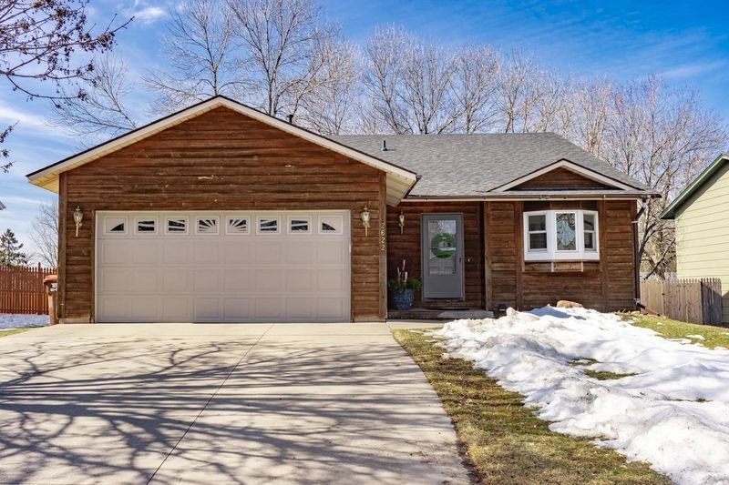 2622 Guthrie Ave N, Oakdale, MN 55128