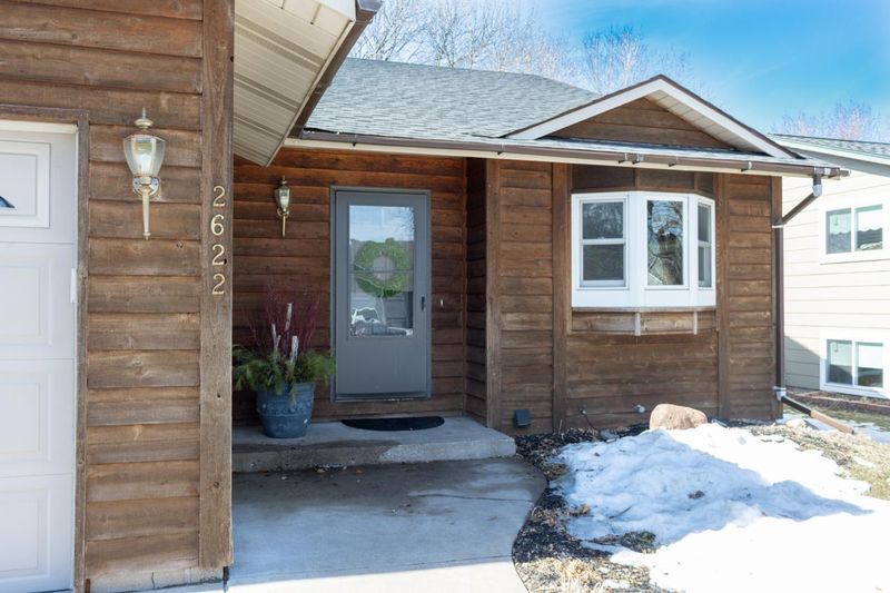 2622 Guthrie Ave N, Oakdale, MN 55128