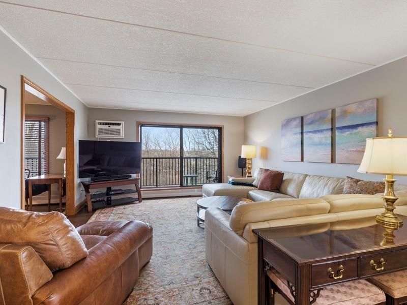 10501 Cedar Lake Rd #519, Minnetonka, MN 55305