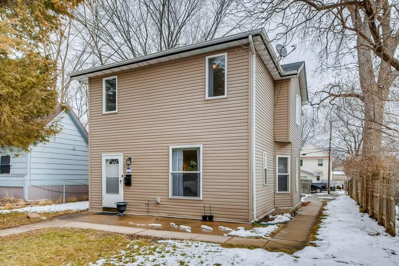 3018 Queen Ave N, Minneapolis, MN 55411