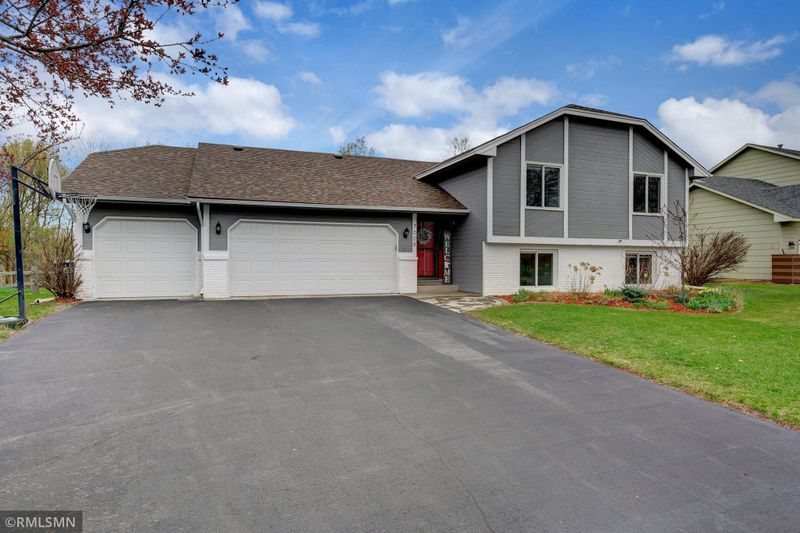 7008 2nd Ave, Lino Lakes, MN 55014