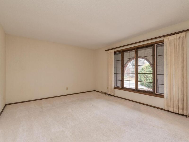 6540 Leesborough Ave, Eden Prairie, MN 55346