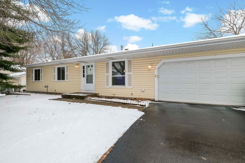 10228 Mooer Ln, Eden Prairie, MN 55347