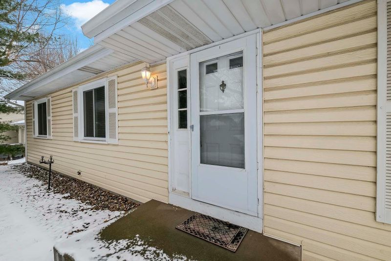 10228 Mooer Ln, Eden Prairie, MN 55347