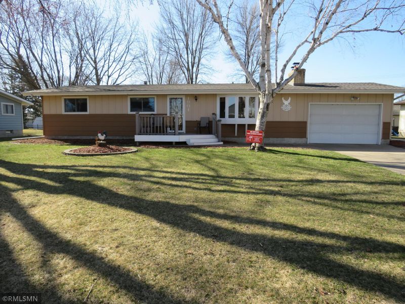 1904 15th St E, Glencoe, MN 55336