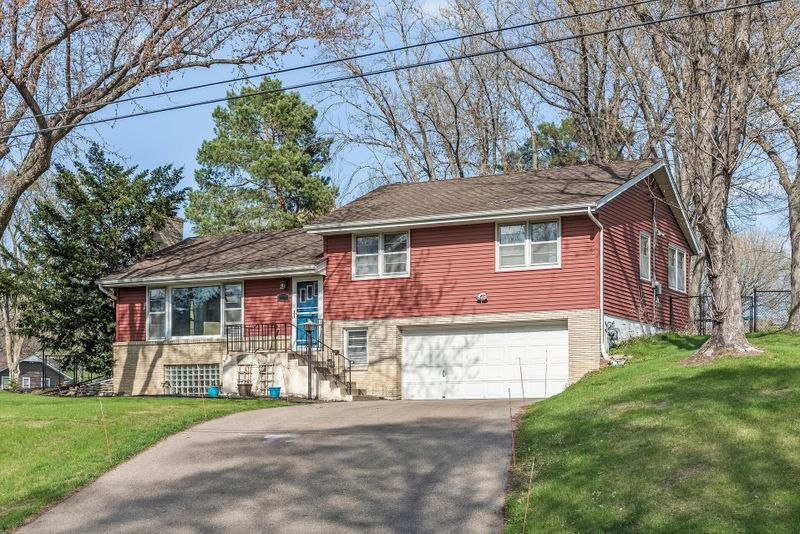 5231 Glenview Dr, Minnetonka, MN 55345