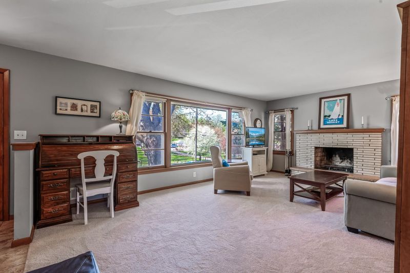5231 Glenview Dr, Minnetonka, MN 55345