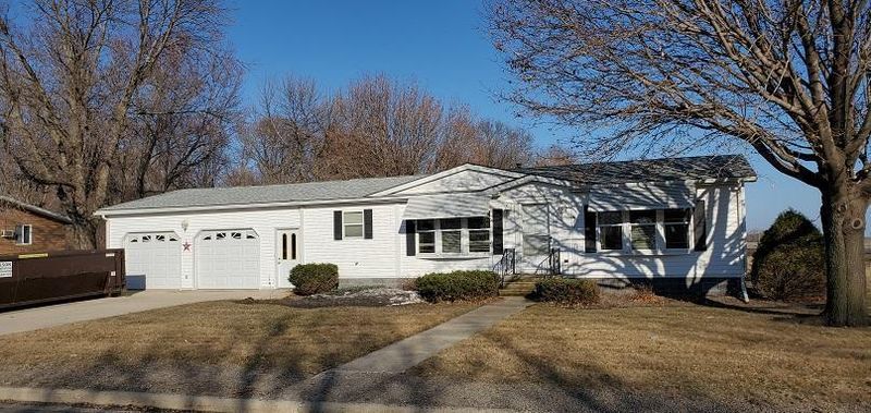 403 2nd St N, Wood Lake, MN 56297