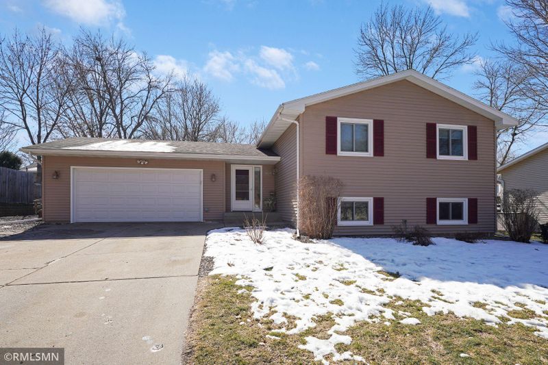 504 6th St NE, New Prague, MN 56071
