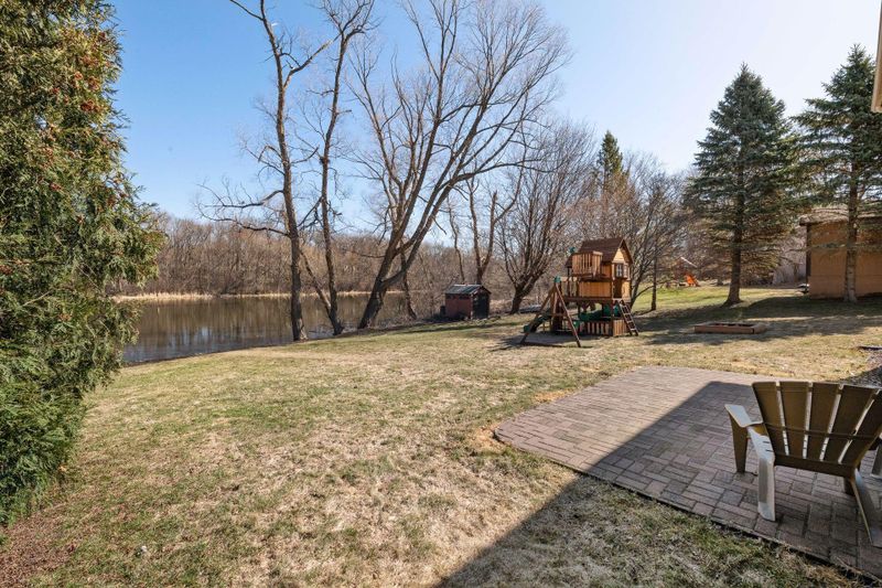 940 Penamint Ct, Chanhassen, MN 55317