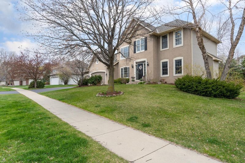 550 Cascade Dr, Chaska, MN 55318
