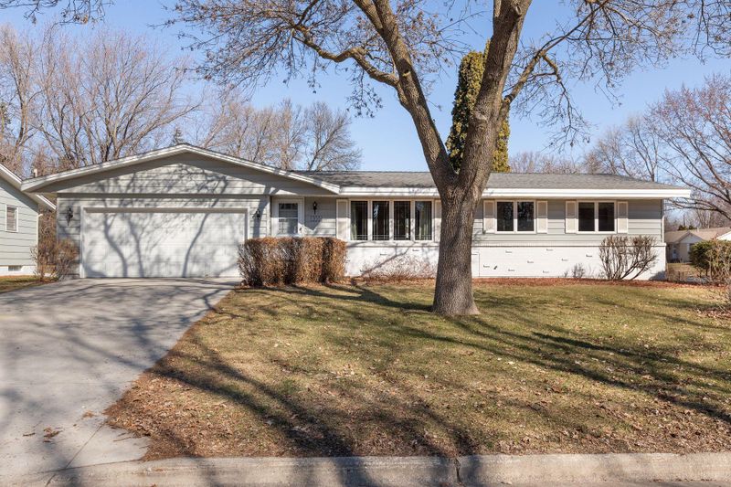 8000 47th Ave N, New Hope, MN 55428