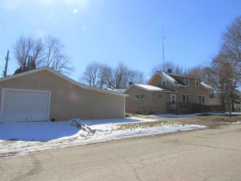 702 S 10th St, Montevideo, MN 56265