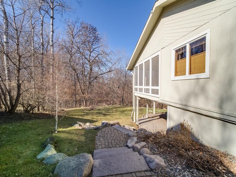 11382 Burr Ridge Ln, Eden Prairie, MN 55347