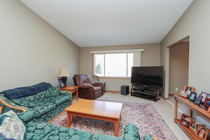4438 Lynn Ct, Savage, MN 55378