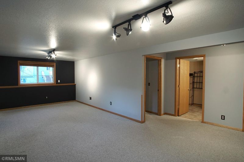 207 Appleblossom Ln, Shakopee, MN 55379
