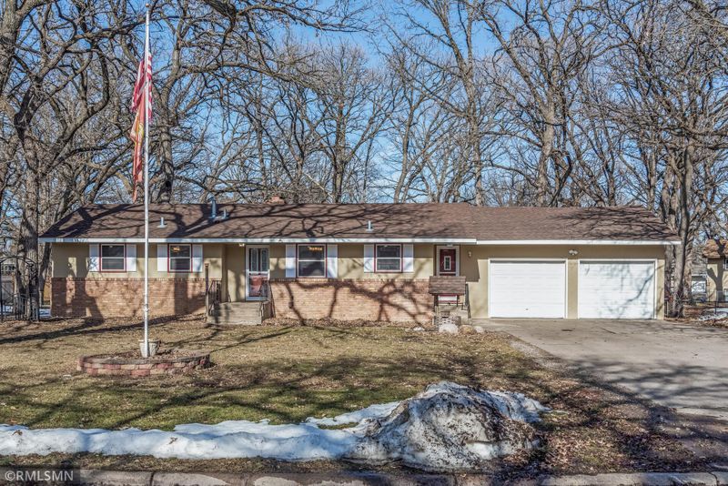 11812 Porter Dr, Champlin, MN 55316