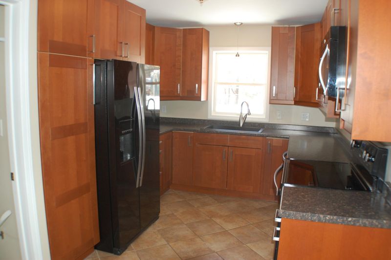 2433 W 15th St, Duluth, MN 55806