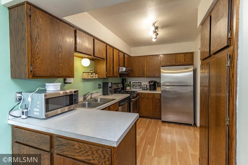 15716 Griffon Ct, Apple Valley, MN 55124