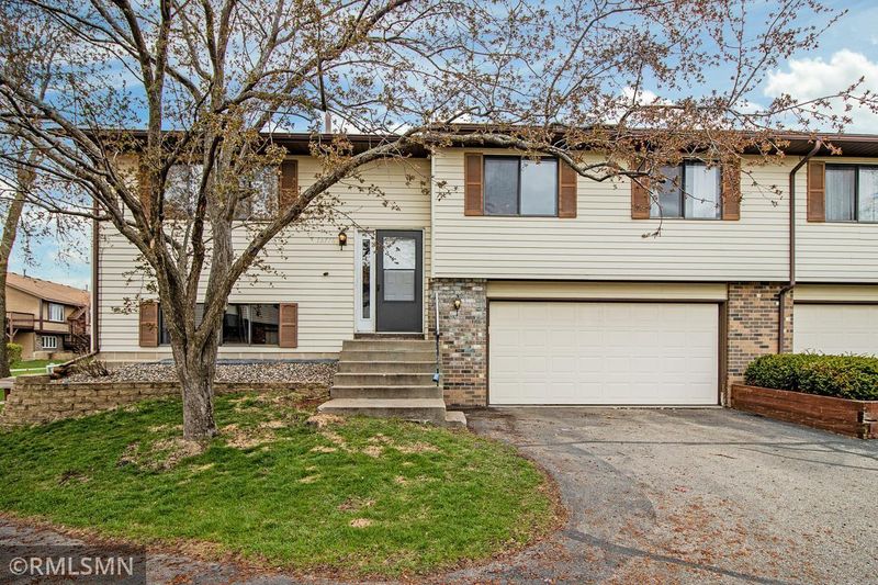 15716 Griffon Ct, Apple Valley, MN 55124