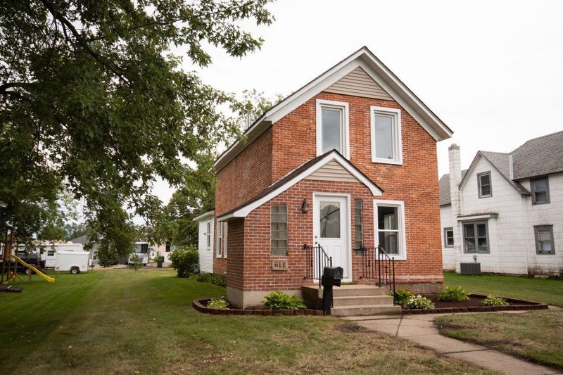 611 Pine St S, Sauk Centre, MN 56378