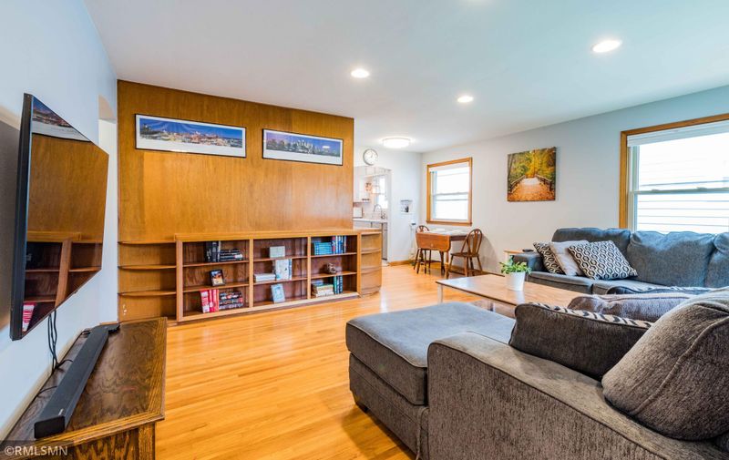 1290 Thomas Ave, Saint Paul, MN 55104