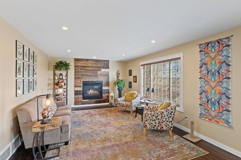17546 Five Oaks Dr, Farmington, MN 55024