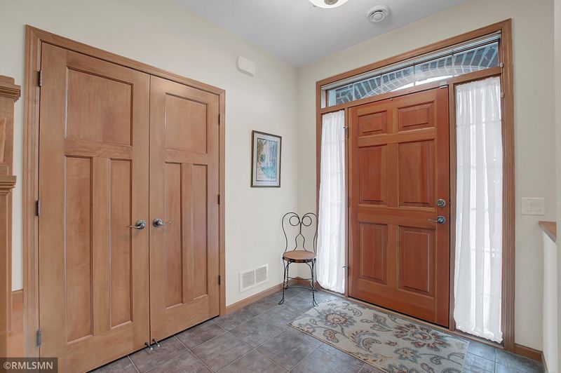 10812 Falling Water Ln #B, Woodbury, MN 55129