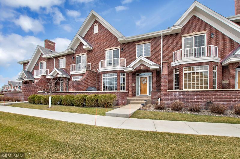 10812 Falling Water Ln #B, Woodbury, MN 55129